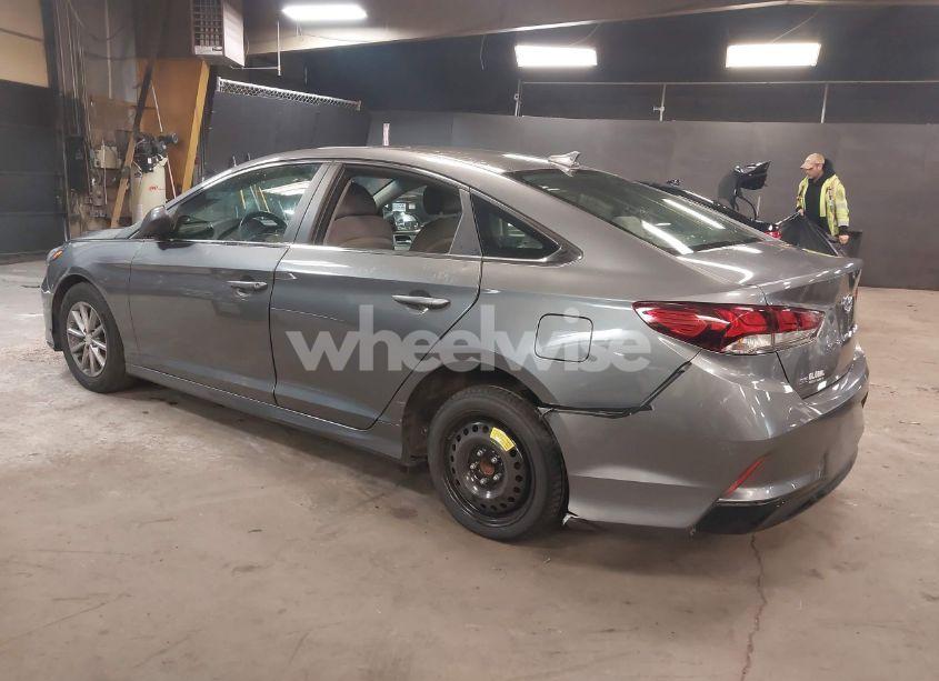 Photo 3 of 2018 Hyundai Sonata SE (VIN 5NPE24AF1JH668792)