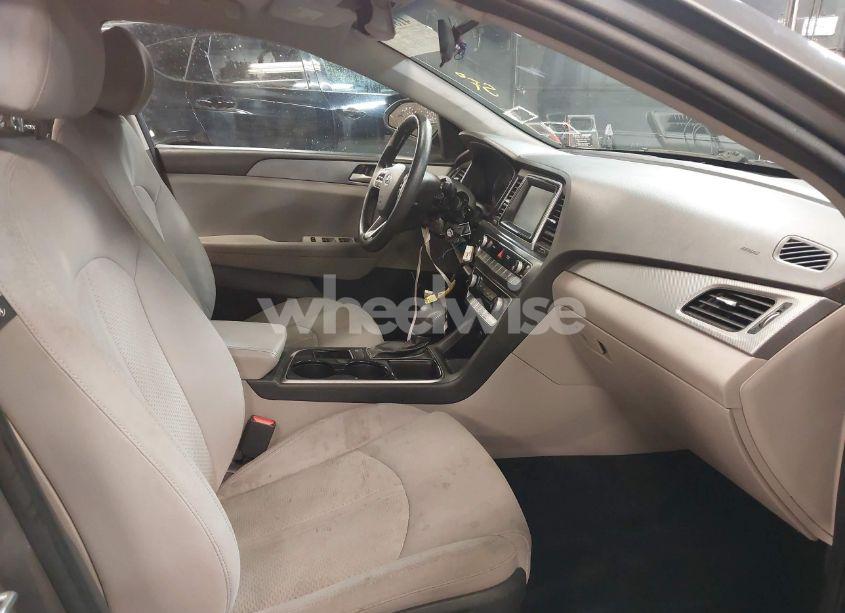 Photo 5 of 2018 Hyundai Sonata SE (VIN 5NPE24AF1JH668792)