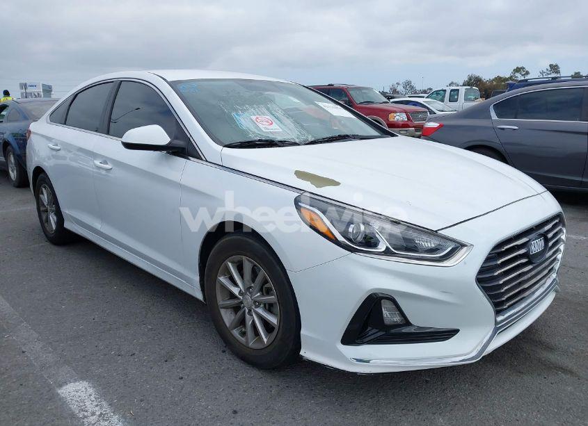 2018 Hyundai Sonata SE (VIN 5NPE24AF1JH676441) main photo