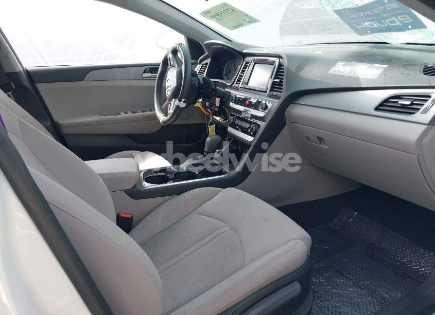 Photo 5 of 2018 Hyundai Sonata SE (VIN 5NPE24AF1JH676441)