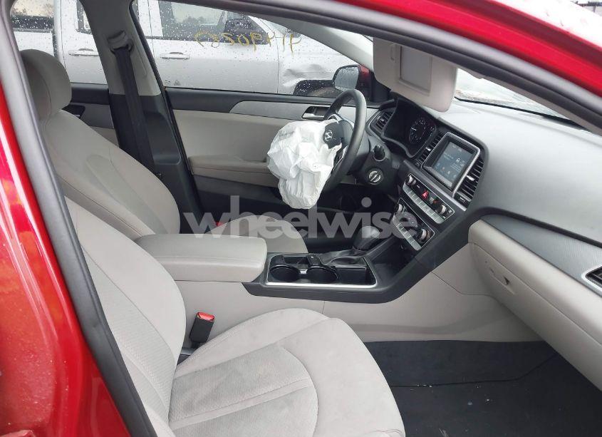 Photo 5 of 2018 Hyundai Sonata SE (VIN 5NPE24AF1JH708501)