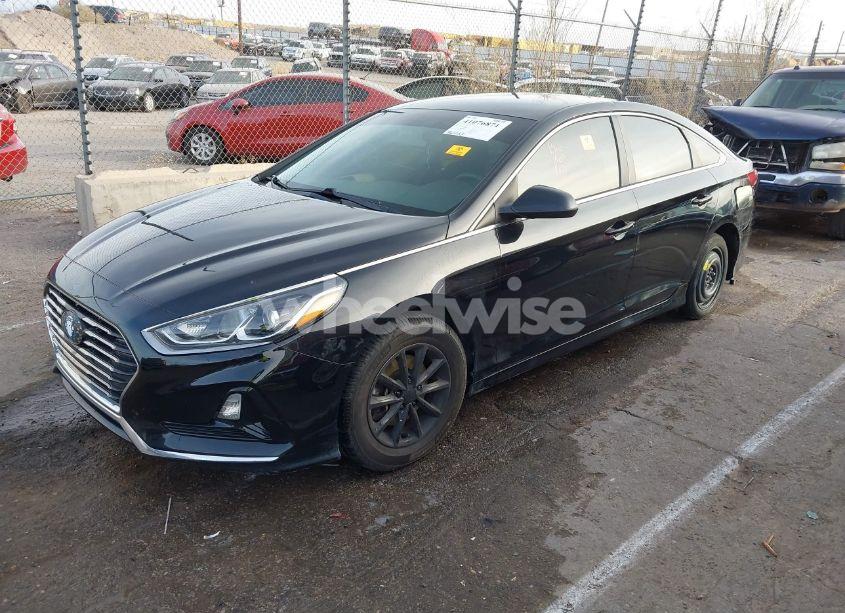 Photo 2 of 2019 Hyundai Sonata SE (VIN 5NPE24AF1KH736414)