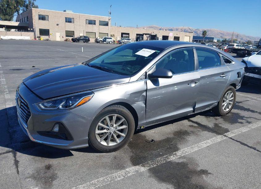 Photo 2 of 2019 Hyundai Sonata SE (VIN 5NPE24AF1KH751236)