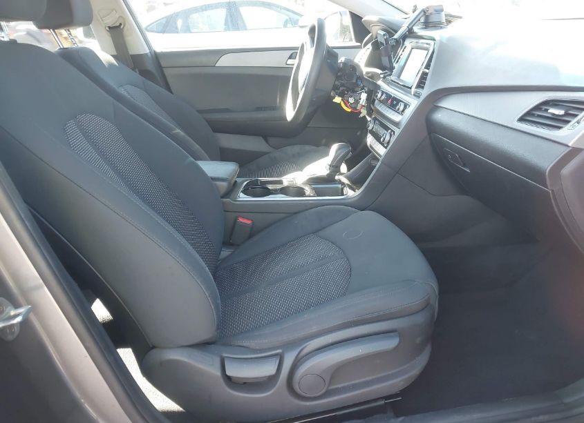 Photo 5 of 2019 Hyundai Sonata SE (VIN 5NPE24AF1KH751236)