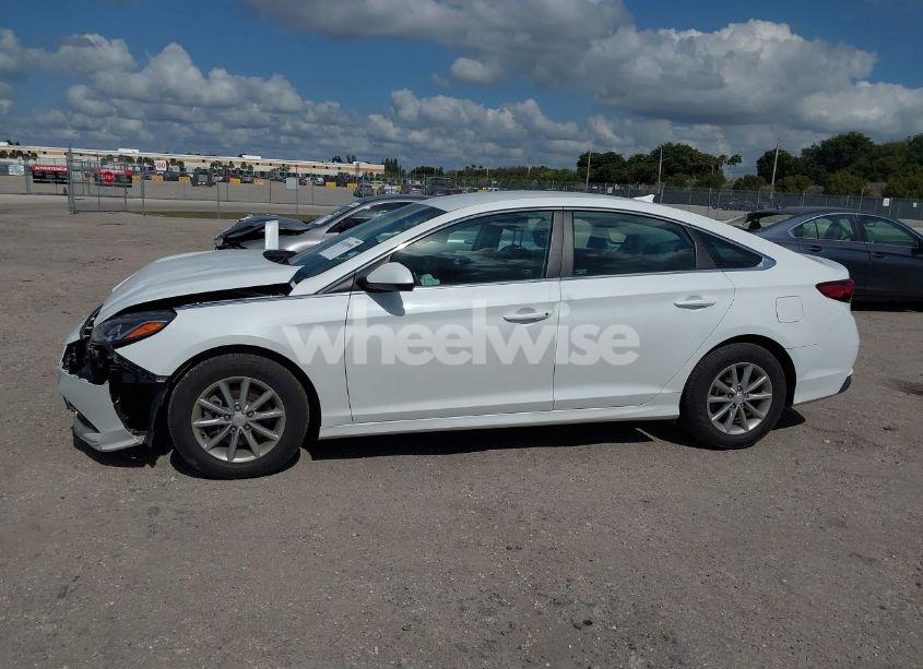 Photo 14 of 2019 Hyundai Sonata SE (VIN 5NPE24AF1KH758199)