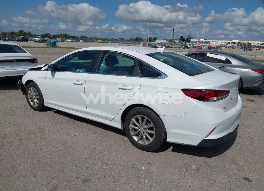 Photo 3 of 2019 Hyundai Sonata SE (VIN 5NPE24AF1KH758199)