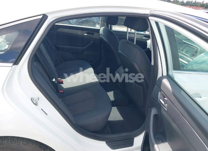 Photo 8 of 2019 Hyundai Sonata SE (VIN 5NPE24AF1KH758199)