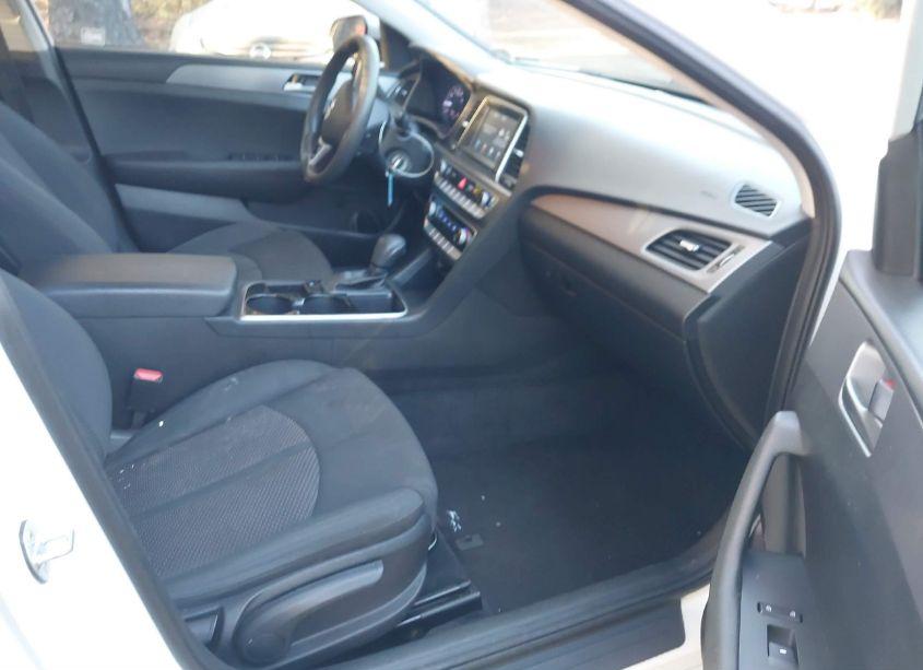Photo 5 of 2019 Hyundai Sonata SE (VIN 5NPE24AF1KH761930)