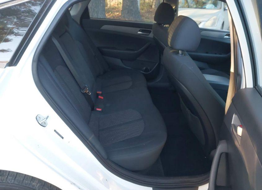Photo 8 of 2019 Hyundai Sonata SE (VIN 5NPE24AF1KH761930)