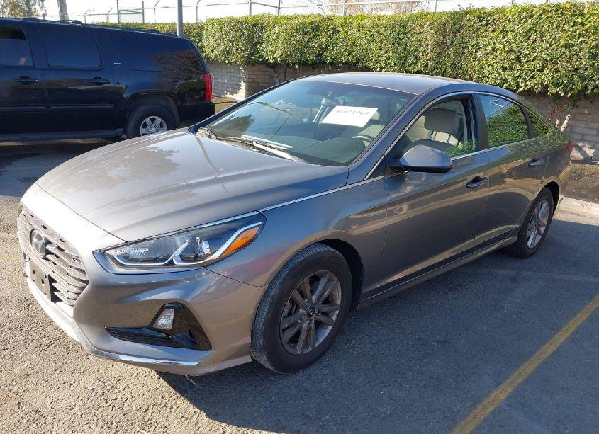 Photo 2 of 2019 Hyundai Sonata SE (VIN 5NPE24AF1KH769591)