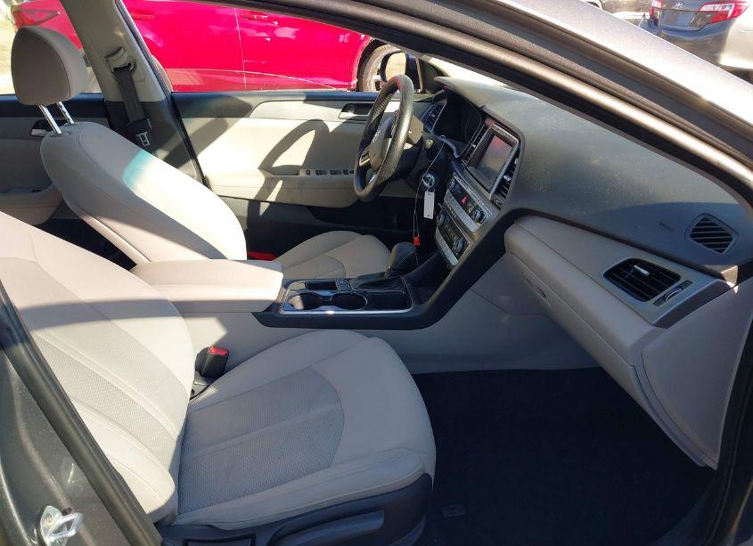 Photo 5 of 2019 Hyundai Sonata SE (VIN 5NPE24AF1KH769591)