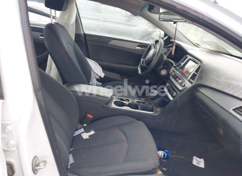 Photo 5 of 2019 Hyundai Sonata SE (VIN 5NPE24AF1KH771065)