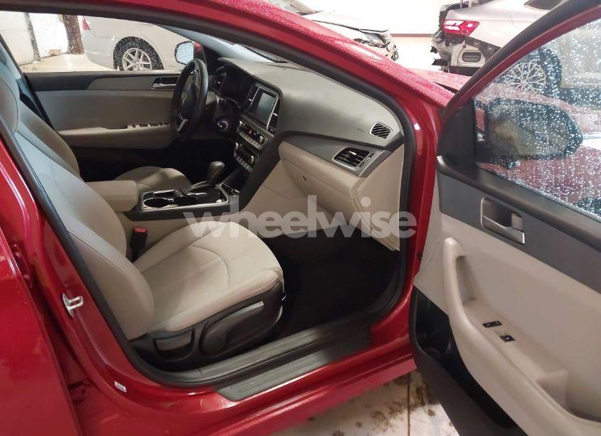 Photo 5 of 2019 Hyundai Sonata SE (VIN 5NPE24AF1KH780378)