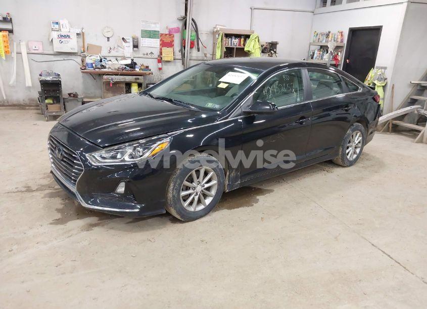 Photo 2 of 2019 Hyundai Sonata SE (VIN 5NPE24AF1KH785659)