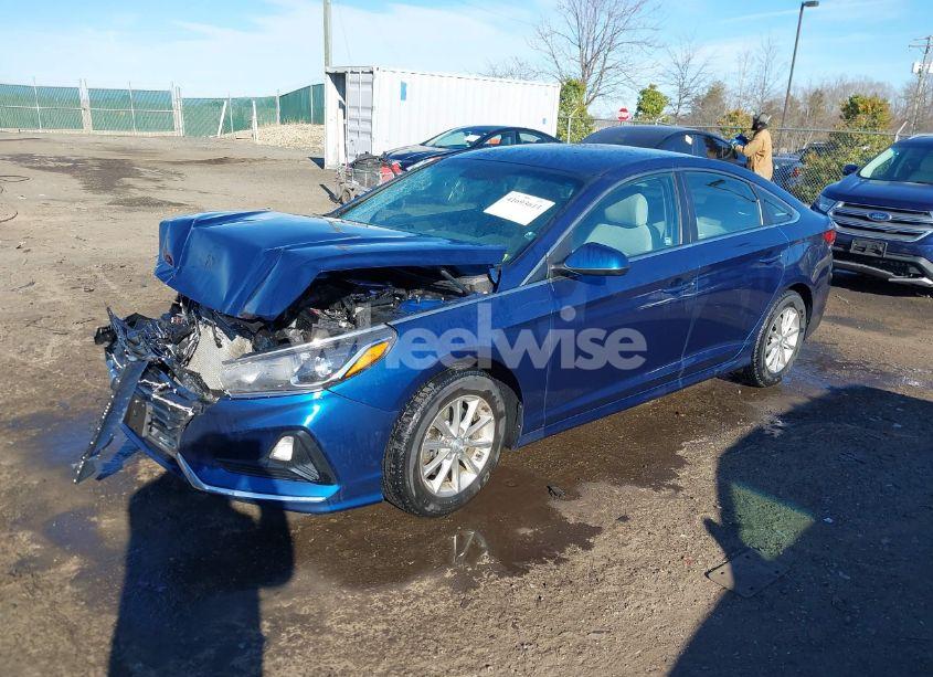 Photo 2 of 2019 Hyundai Sonata SE (VIN 5NPE24AF1KH792658)