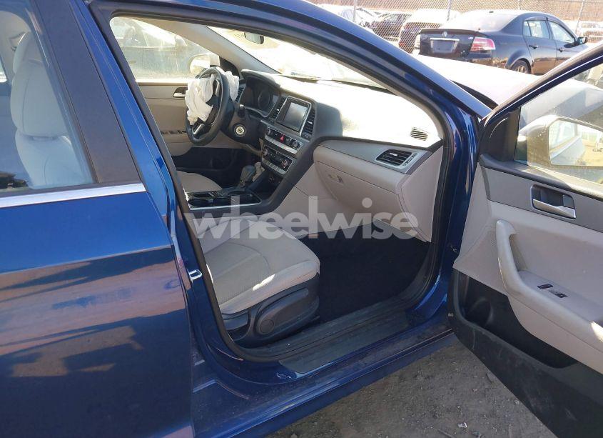 Photo 5 of 2019 Hyundai Sonata SE (VIN 5NPE24AF1KH792658)