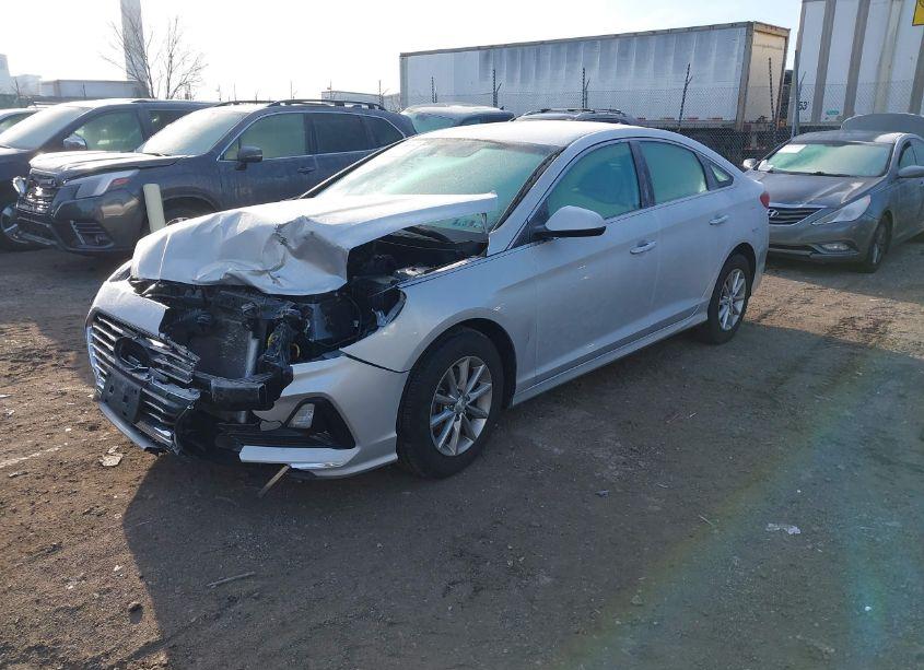 Photo 2 of 2019 Hyundai Sonata SE (VIN 5NPE24AF1KH796662)
