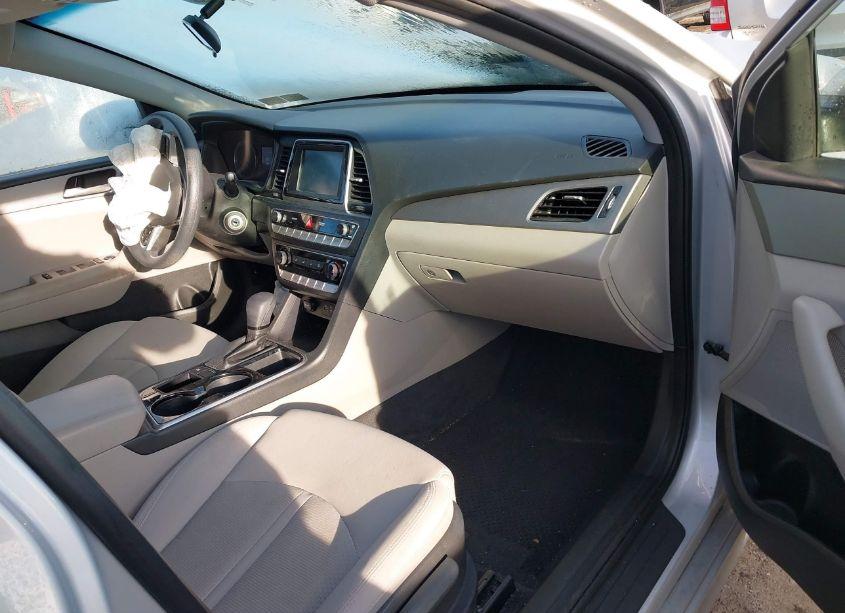 Photo 5 of 2019 Hyundai Sonata SE (VIN 5NPE24AF1KH796662)