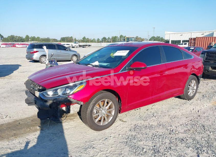 Photo 2 of 2019 Hyundai Sonata SE (VIN 5NPE24AF1KH801553)