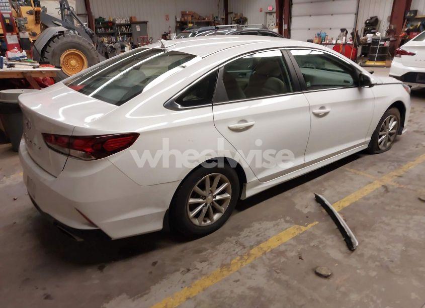 Photo 4 of 2019 Hyundai Sonata SE (VIN 5NPE24AF1KH811872)