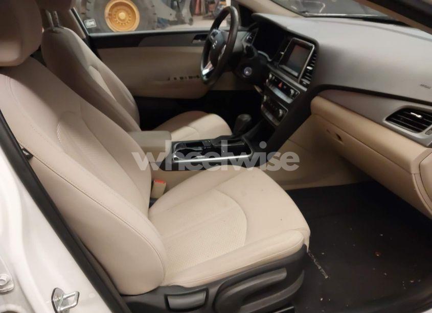 Photo 5 of 2019 Hyundai Sonata SE (VIN 5NPE24AF1KH811872)