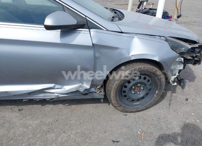 Photo 12 of 2015 Hyundai Sonata SE (VIN 5NPE24AF2FH002760)