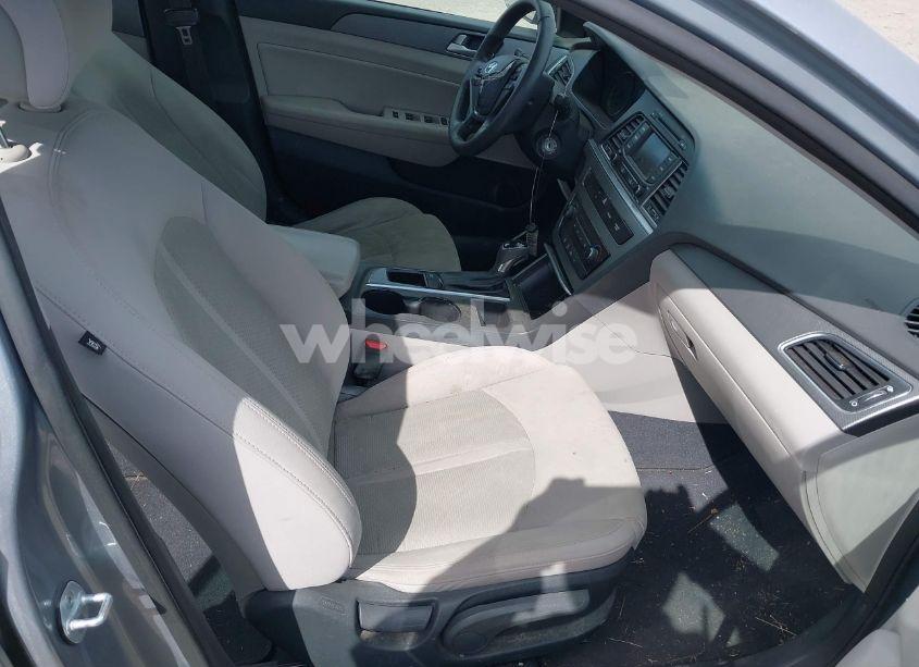 Photo 5 of 2015 Hyundai Sonata SE (VIN 5NPE24AF2FH002760)