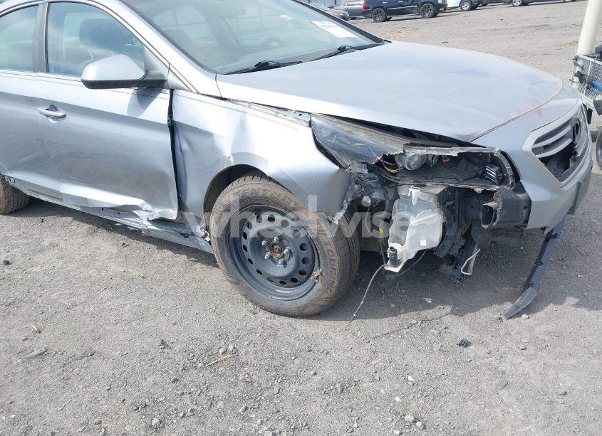 Photo 6 of 2015 Hyundai Sonata SE (VIN 5NPE24AF2FH002760)