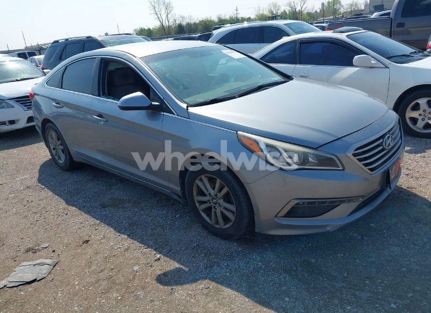 2015 Hyundai Sonata SE (VIN 5NPE24AF2FH022216) main photo
