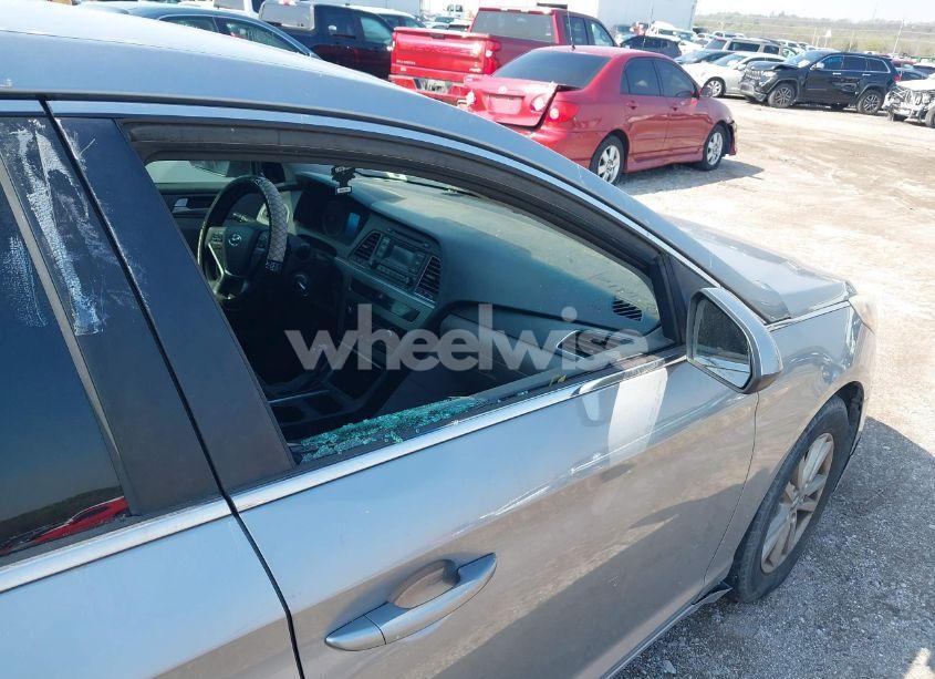 Photo 12 of 2015 Hyundai Sonata SE (VIN 5NPE24AF2FH022216)