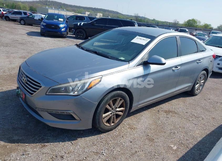 Photo 2 of 2015 Hyundai Sonata SE (VIN 5NPE24AF2FH022216)