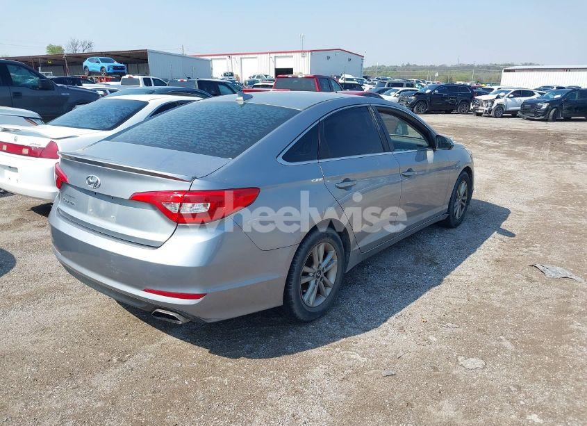 Photo 4 of 2015 Hyundai Sonata SE (VIN 5NPE24AF2FH022216)