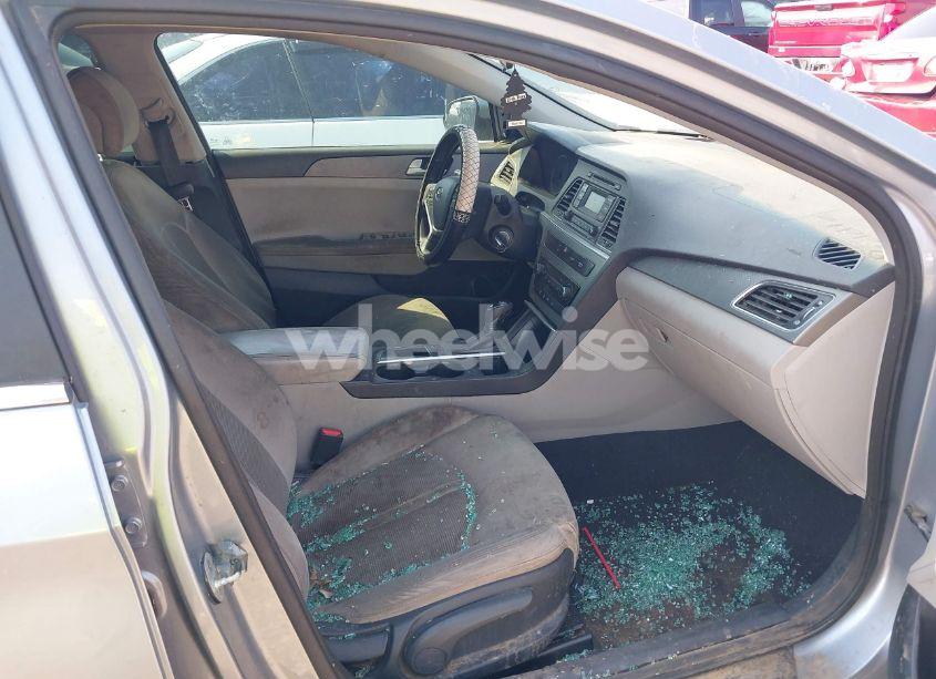 Photo 5 of 2015 Hyundai Sonata SE (VIN 5NPE24AF2FH022216)