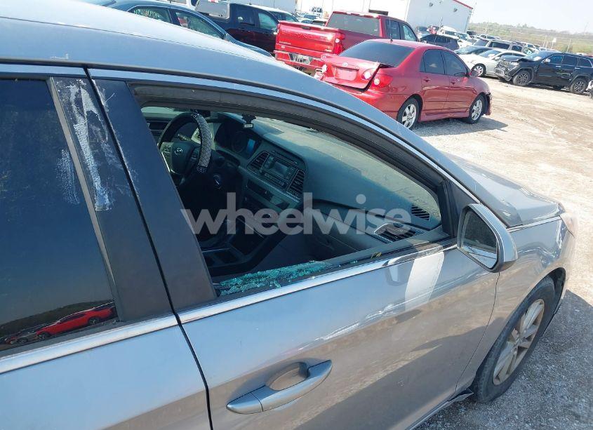 Photo 6 of 2015 Hyundai Sonata SE (VIN 5NPE24AF2FH022216)