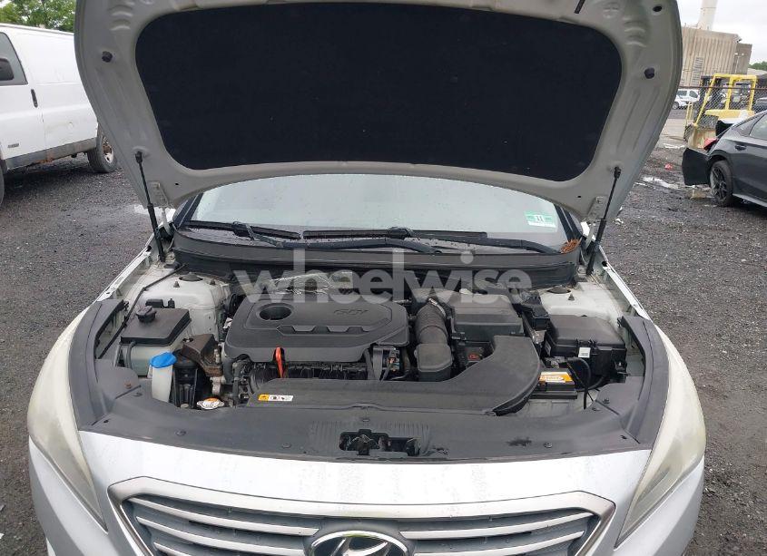 Photo 10 of 2015 Hyundai Sonata SE (VIN 5NPE24AF2FH025052)
