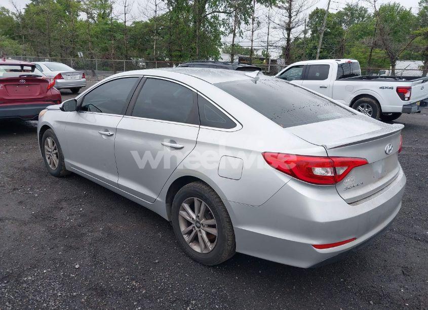 Photo 3 of 2015 Hyundai Sonata SE (VIN 5NPE24AF2FH025052)