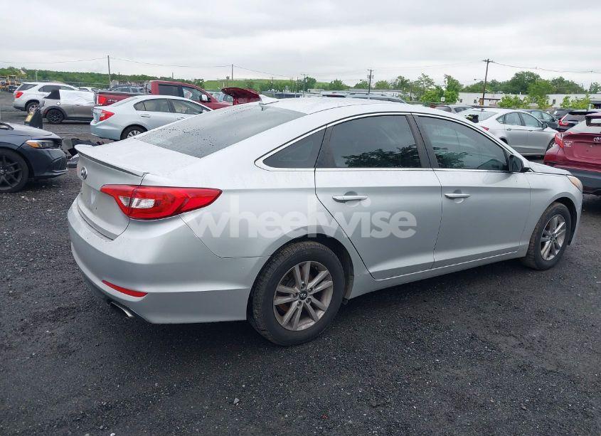 Photo 4 of 2015 Hyundai Sonata SE (VIN 5NPE24AF2FH025052)