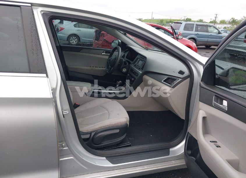 Photo 5 of 2015 Hyundai Sonata SE (VIN 5NPE24AF2FH025052)