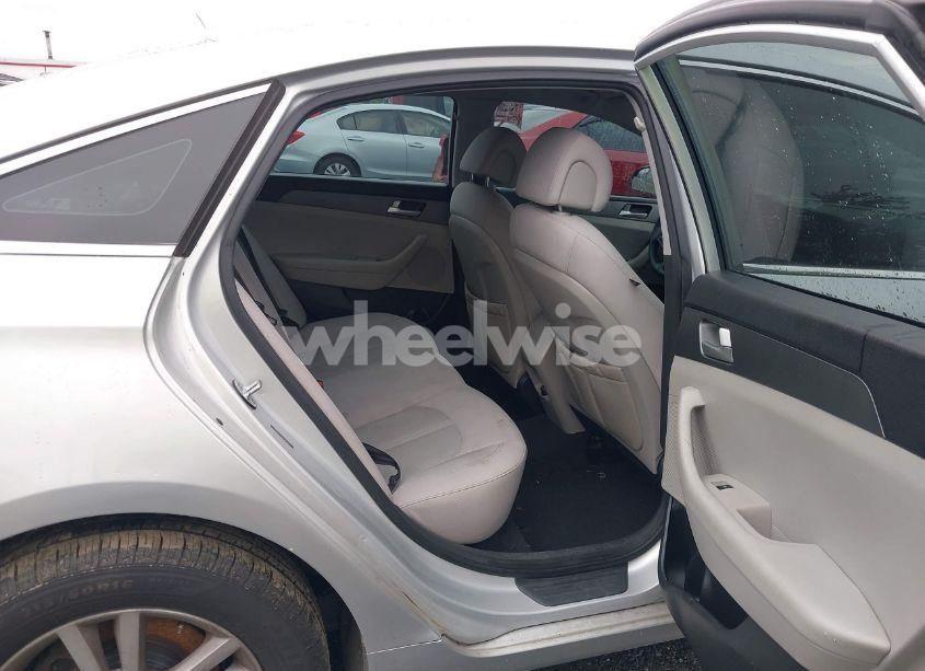 Photo 8 of 2015 Hyundai Sonata SE (VIN 5NPE24AF2FH025052)