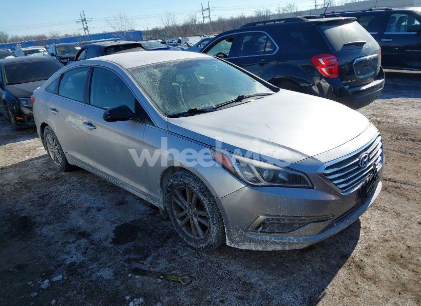 2015 Hyundai Sonata SE (VIN 5NPE24AF2FH025083) main photo