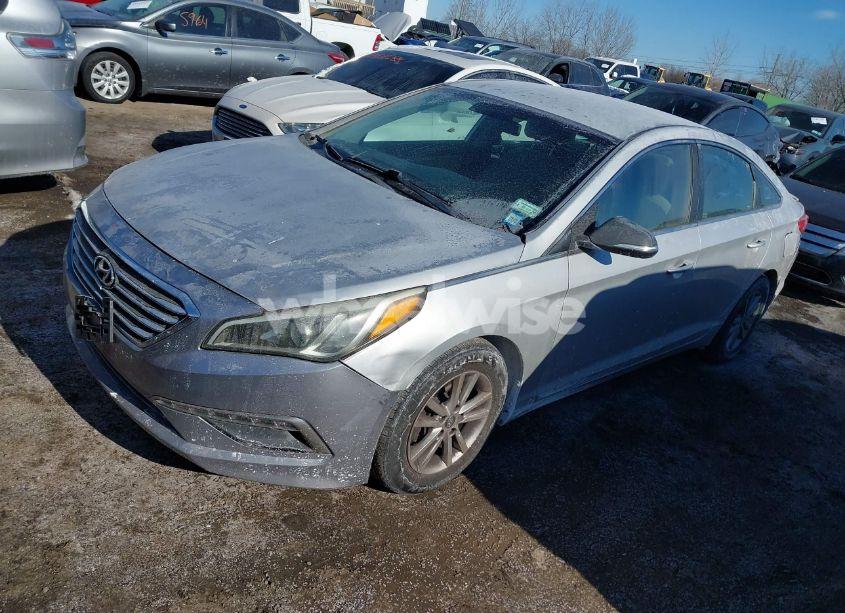 Photo 2 of 2015 Hyundai Sonata SE (VIN 5NPE24AF2FH025083)
