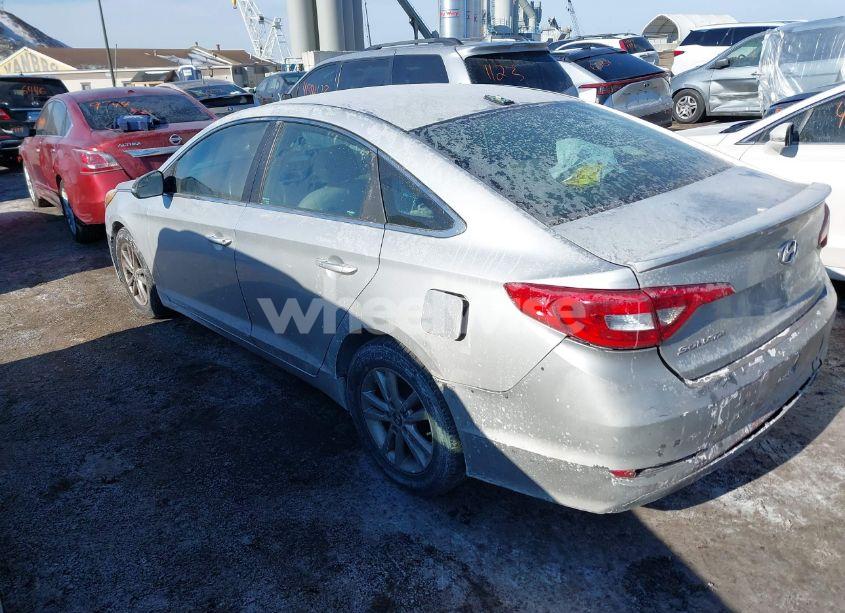 Photo 3 of 2015 Hyundai Sonata SE (VIN 5NPE24AF2FH025083)