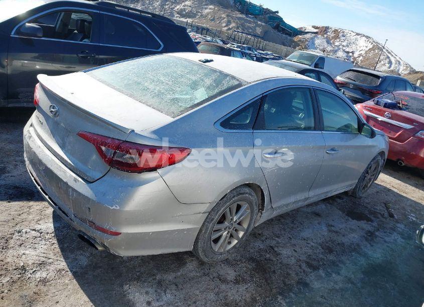 Photo 4 of 2015 Hyundai Sonata SE (VIN 5NPE24AF2FH025083)