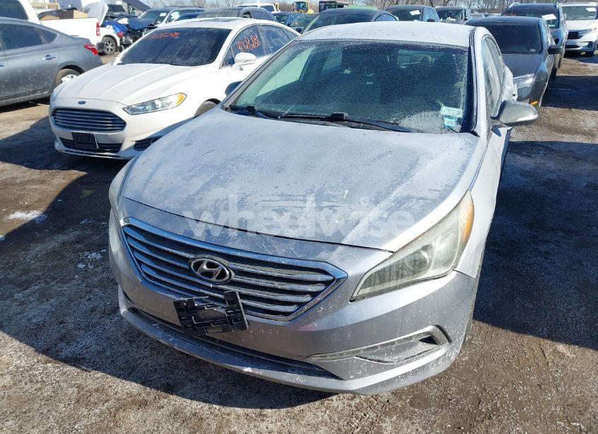 Photo 6 of 2015 Hyundai Sonata SE (VIN 5NPE24AF2FH025083)