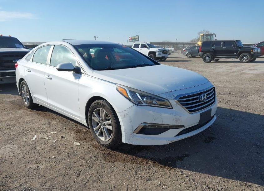 2015 Hyundai Sonata SE (VIN 5NPE24AF2FH037962) main photo