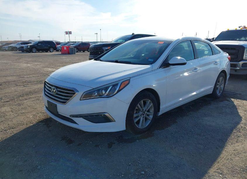 Photo 2 of 2015 Hyundai Sonata SE (VIN 5NPE24AF2FH037962)