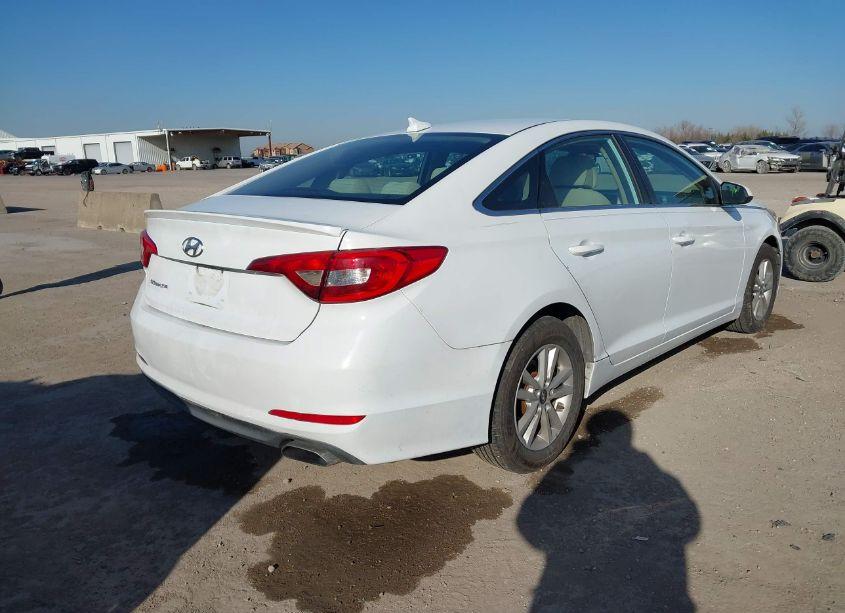Photo 4 of 2015 Hyundai Sonata SE (VIN 5NPE24AF2FH037962)