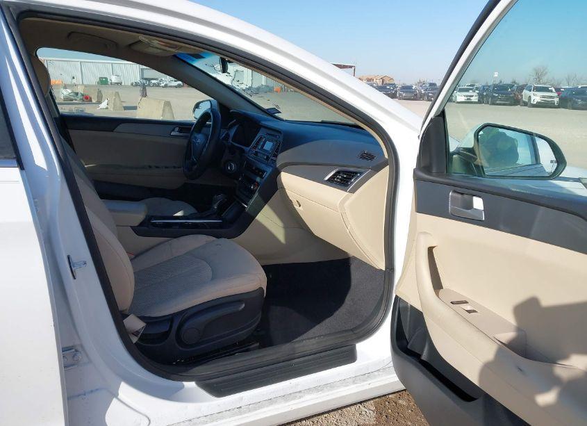 Photo 5 of 2015 Hyundai Sonata SE (VIN 5NPE24AF2FH037962)