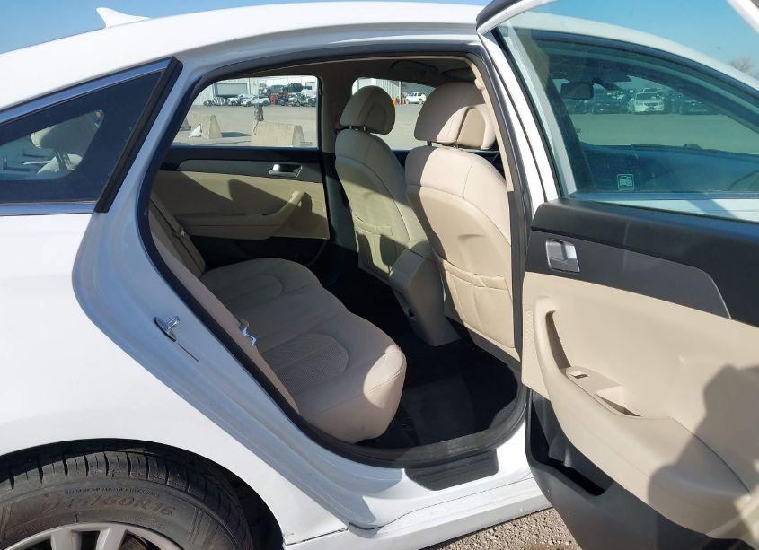 Photo 8 of 2015 Hyundai Sonata SE (VIN 5NPE24AF2FH037962)