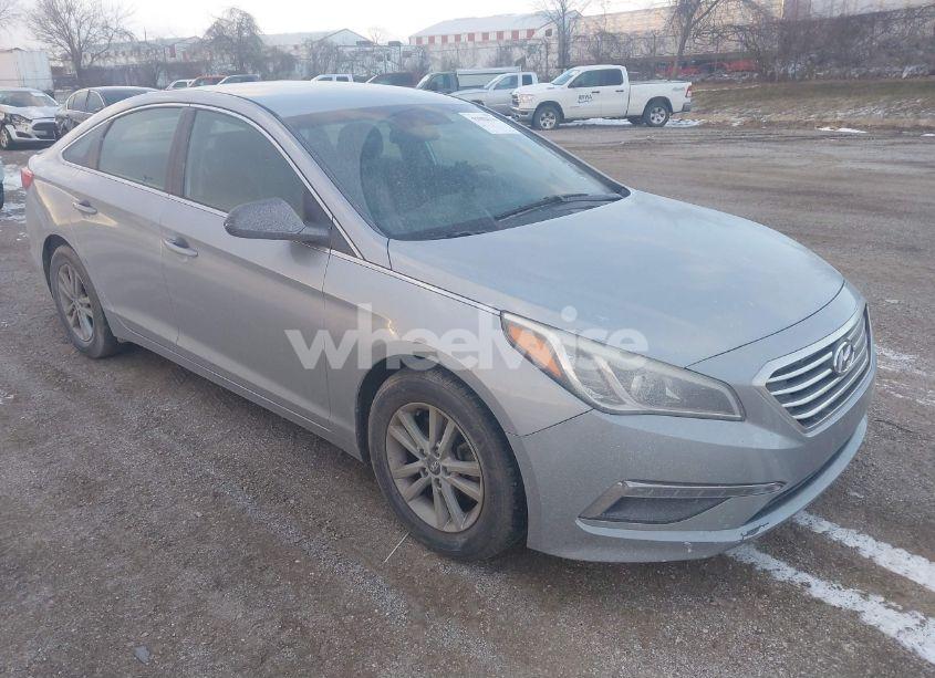 2015 Hyundai Sonata SE (VIN 5NPE24AF2FH058245) main photo